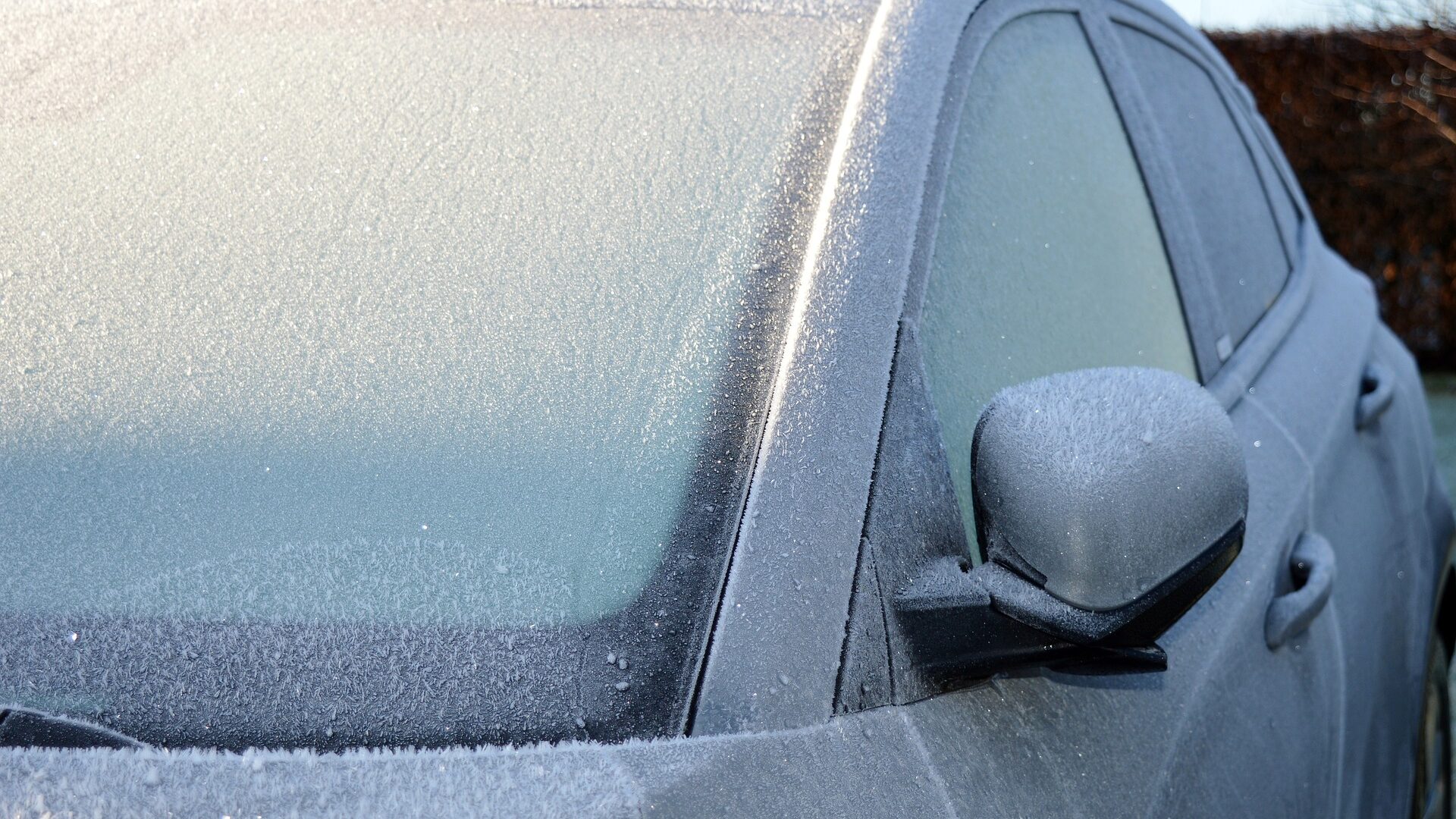 hielo luneta delantera coche congelado e1670590700766 hielo luneta delantera coche congelado e1670590700766