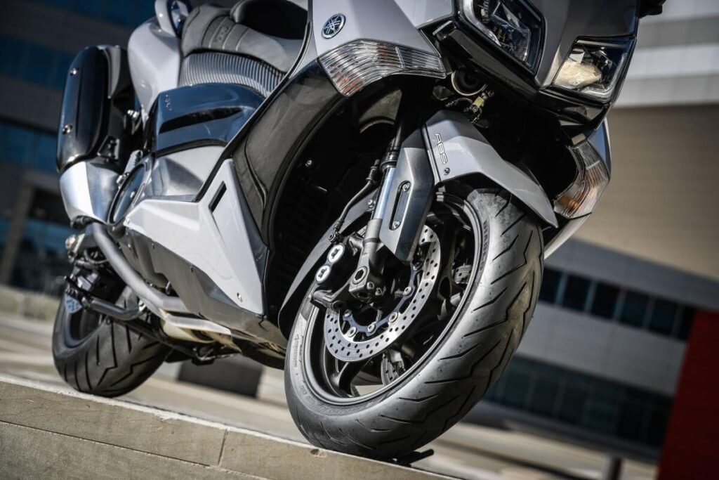 neumáticos de moto en invierno