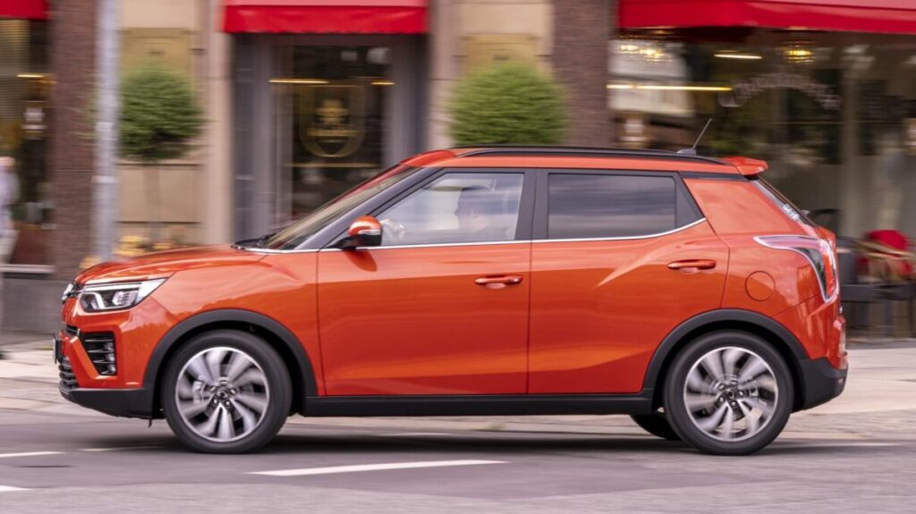 ssangyong tivoli 2020 lateral