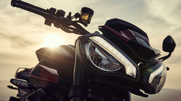 triumph street triple rs 2023 2 1200x675 1