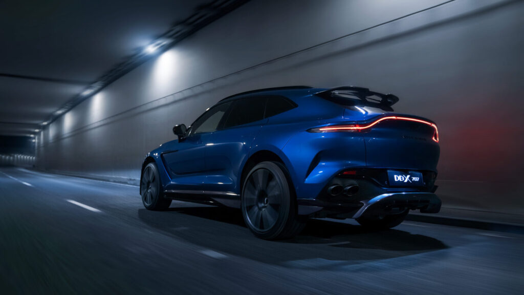 Aston Martin DBX707