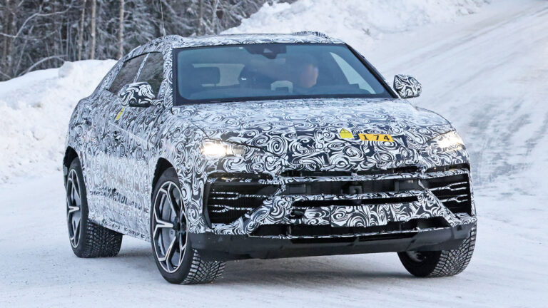 Lamborghini Urus PHEV winter 2