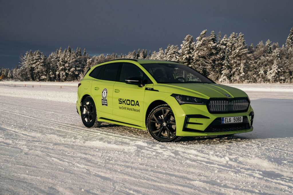 Skoda Enyaq record derrape sobre hielo (2)