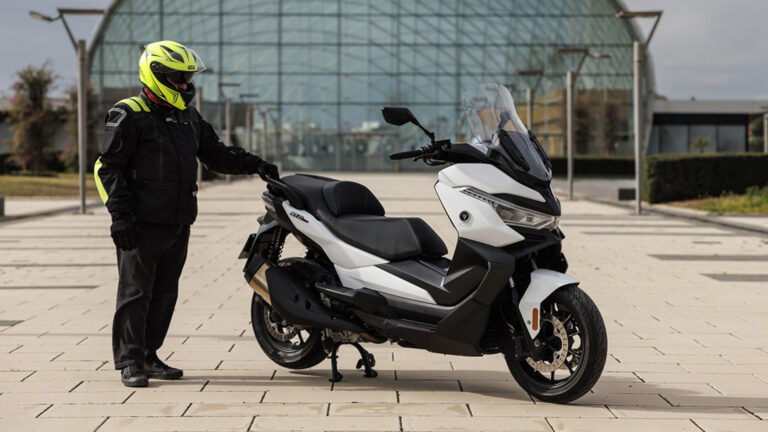 Voge SR4 Max estatica rivales