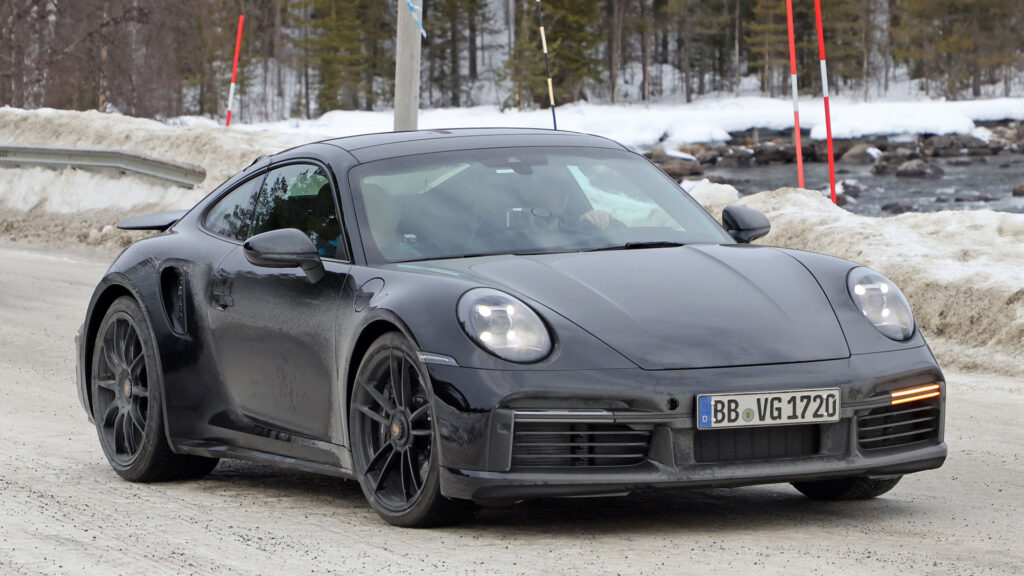 Porsche 911 Turbo 992.2 fotos espia