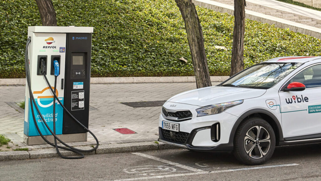 Wible Kia Xceed PHEV Ciudad recarga