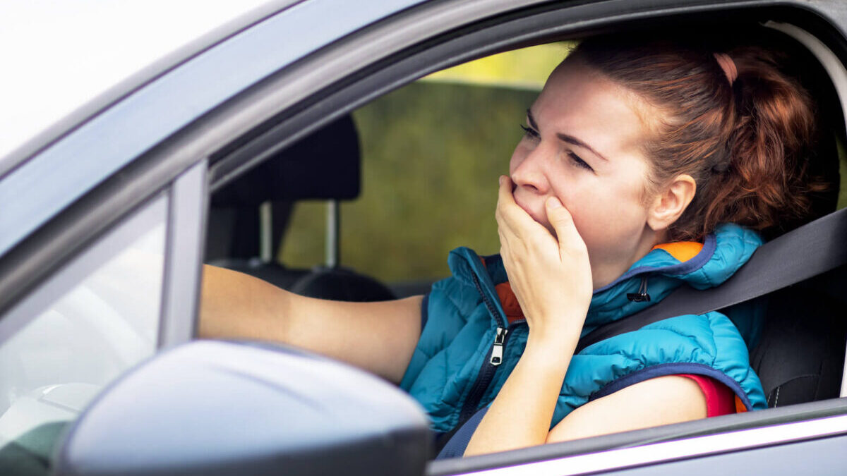 sueño al volante bostezo conductora
