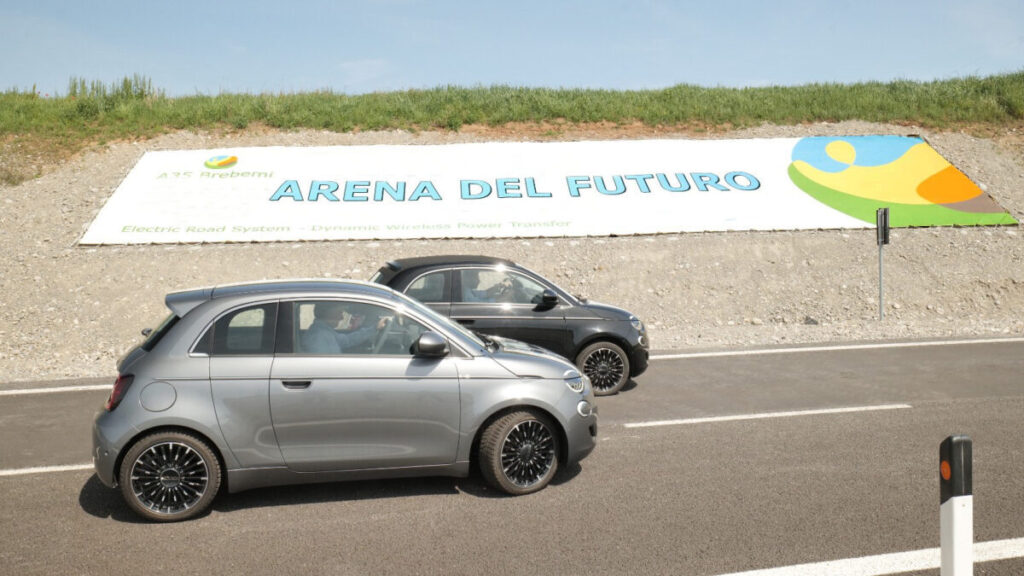 Fiat 500e carreteras de recarga electrica por inducción 2023 dos Fiat