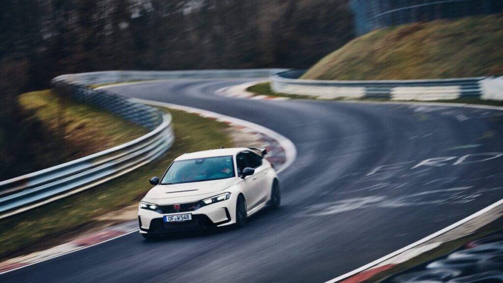 Honda Civic type R 2023 record Nurburgring curvas