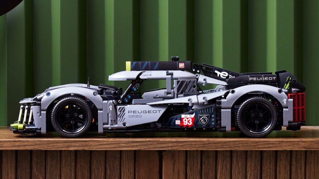 Lego-Technic-Peugeot-9x8-LeMans-4