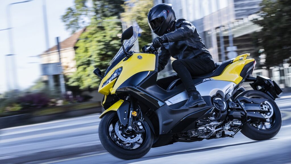 yamaha_TMAX_2022_accion_izq