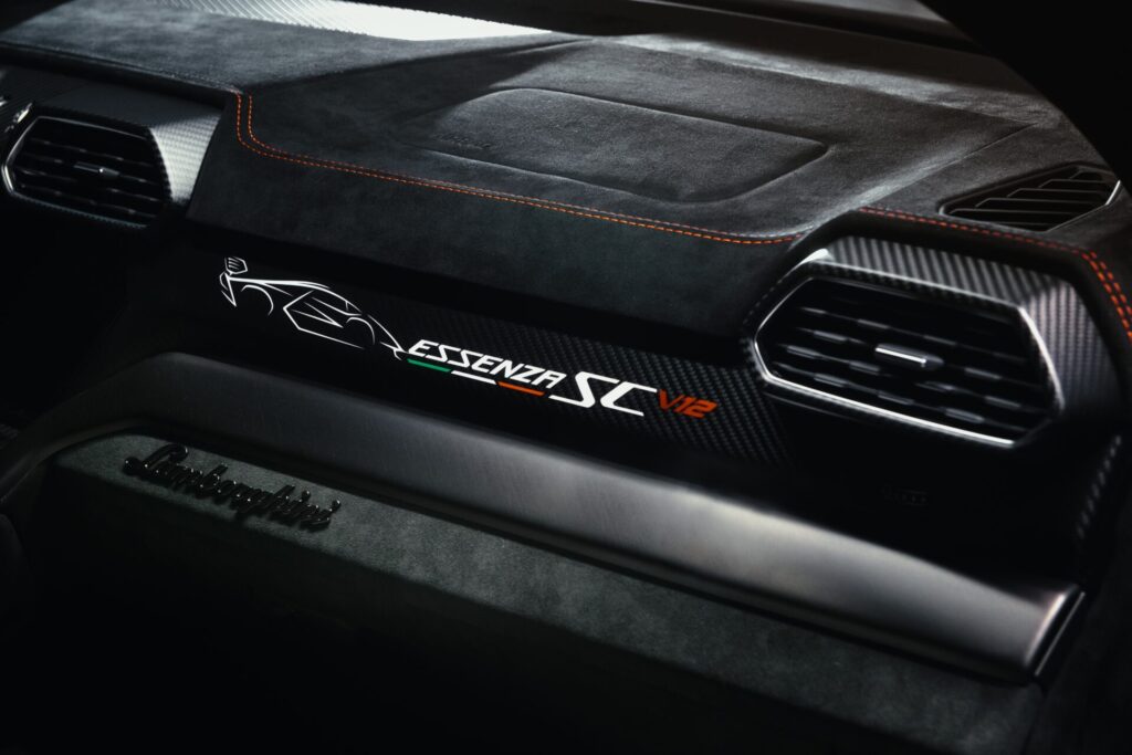 lamborghini -urus-performante-special-edition-interior
