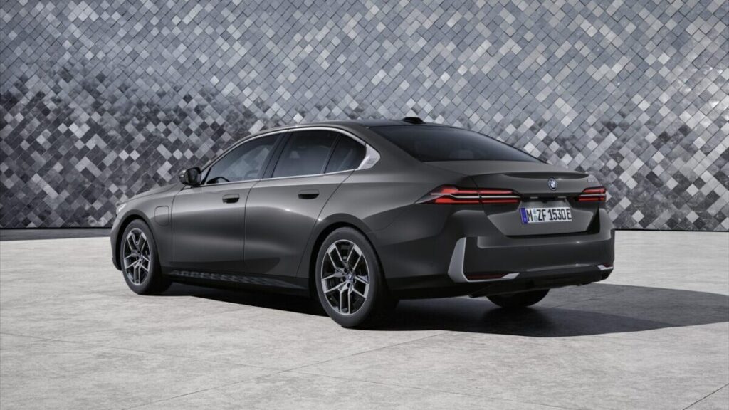BMW Serie 5 2023 trasera