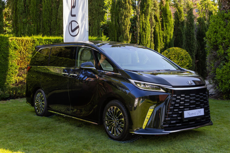 Lexus LM Autofacil Apertura