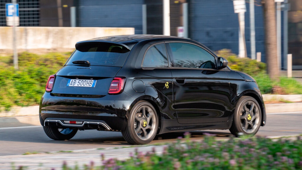 NewAbarth500e_black(01)