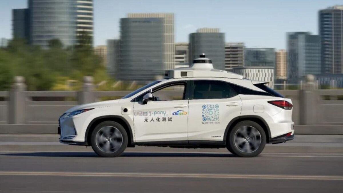 Taxi sin conductor Pony.ai lateral e1684859690902 Taxi sin conductor Pony.ai lateral e1684859690902