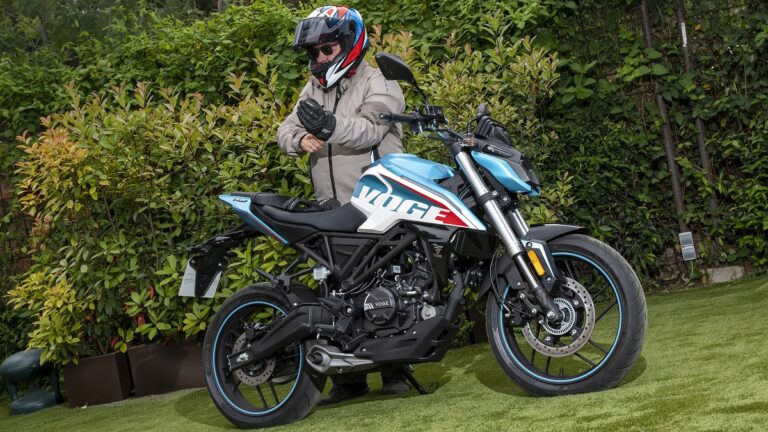 VOGE 125R estatica rivales