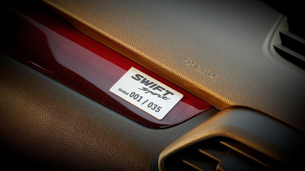 suzuki-swift-20-aniversario-chapa