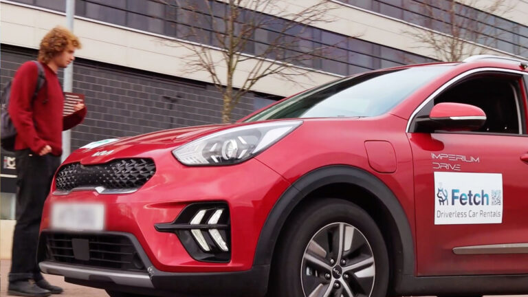 Fetch coche de alquiler teledirigido 3