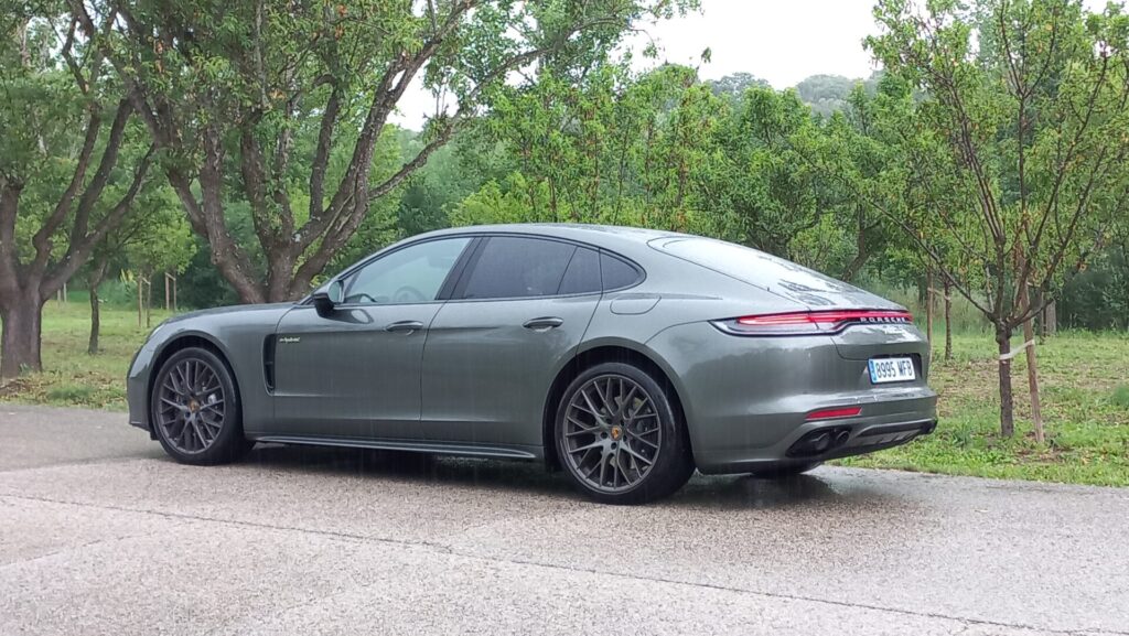 Porsche Panamera 4 E-Hybrid