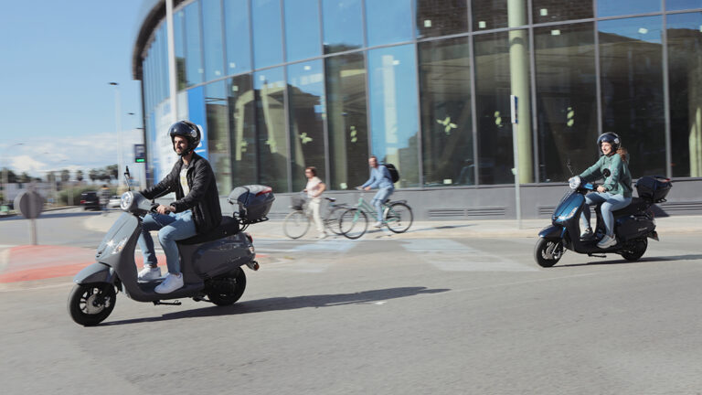 Riya Rome accion con modelo 15