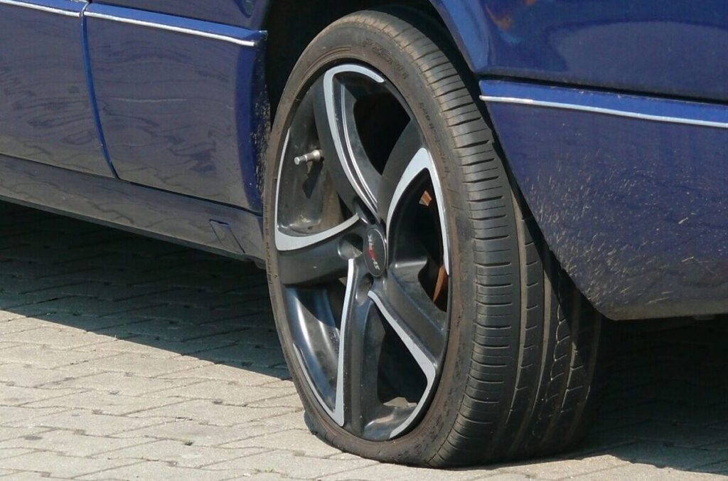 SUV neumaticos pinchados Barcelona (1)