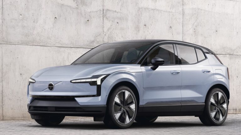 Volvo EX30 exterior frontal