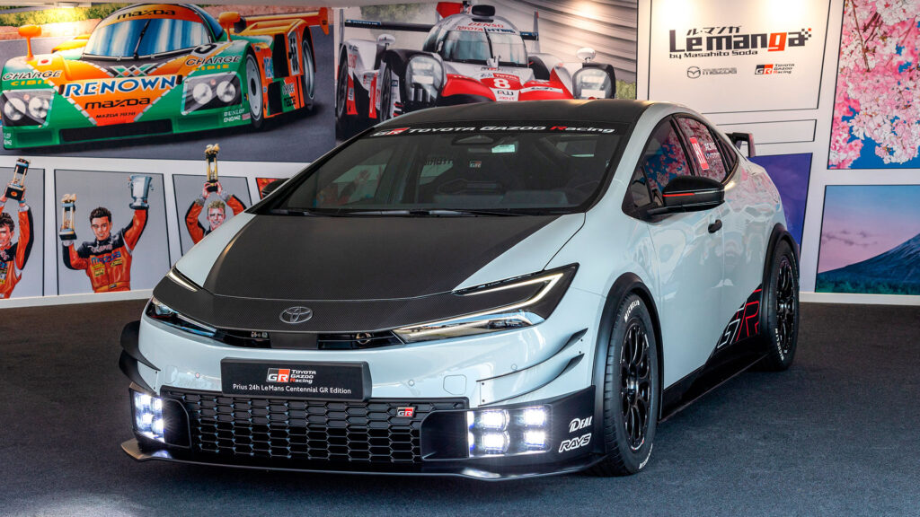 prius-24h-lemans-01