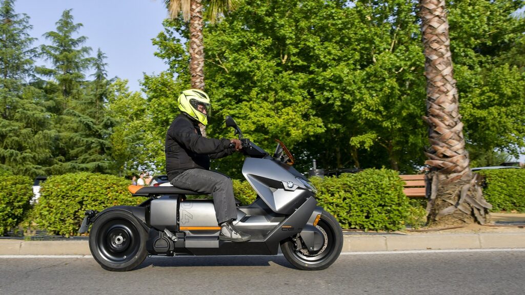 BMW_CE-04_2023_accion_-1