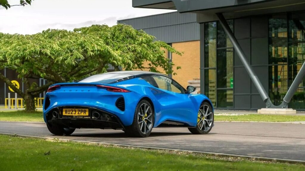 Lotus Emira i4