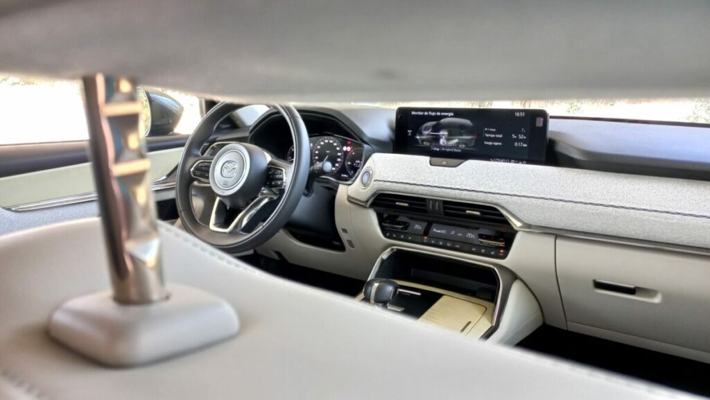 Mazda CX-60 diésel interior