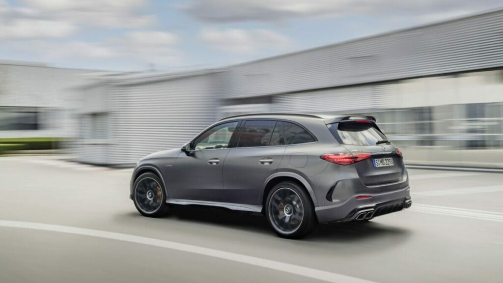 Mercedes-AMG GLC 43 y 63 trasera marcha