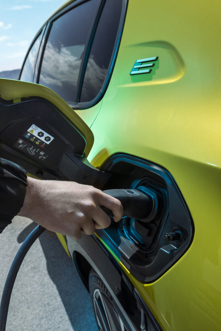 PEUGEOT E 208 2307GJ 601