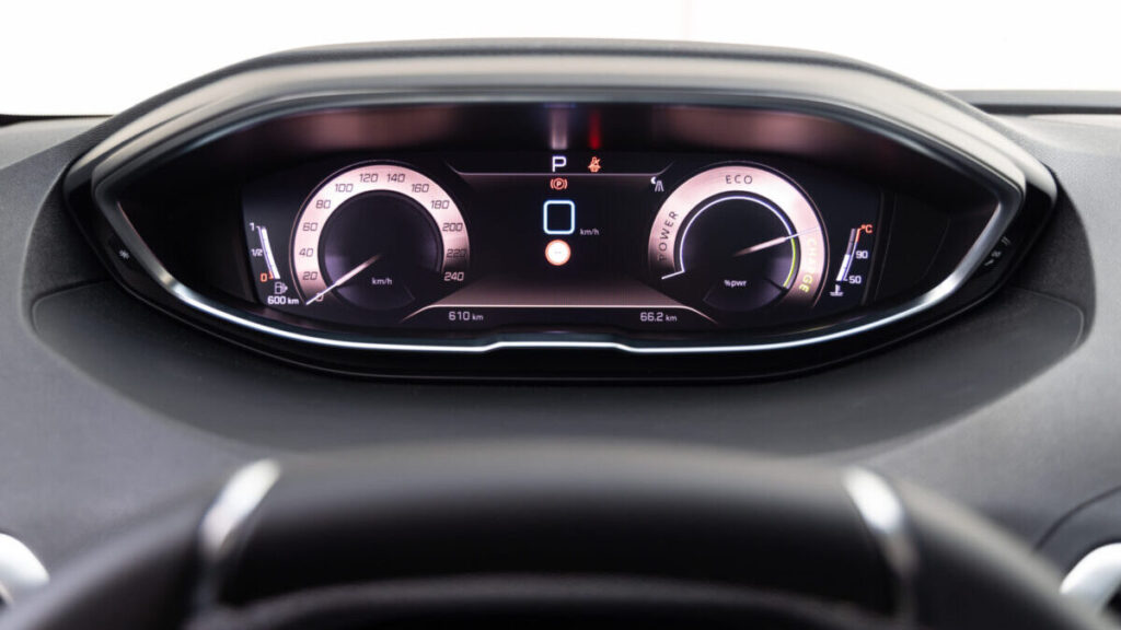 Peugeot 3008 Mild Hybrid 2023 instrumentacion