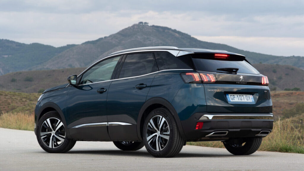 Peugeot 3008 Mild Hybrid 2023 trasera
