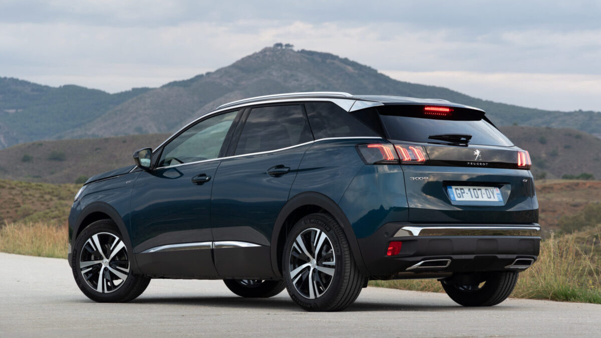 Peugeot 3008 Mild Hybrid 2023 53 e1688382617404