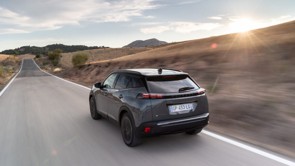 Peugeot e-2008 2023 marcha trasera