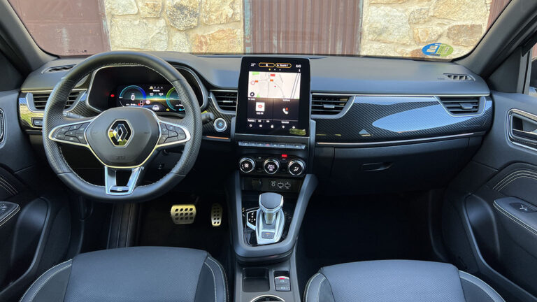 Renault Arkana E TECH 2023 salpicadero