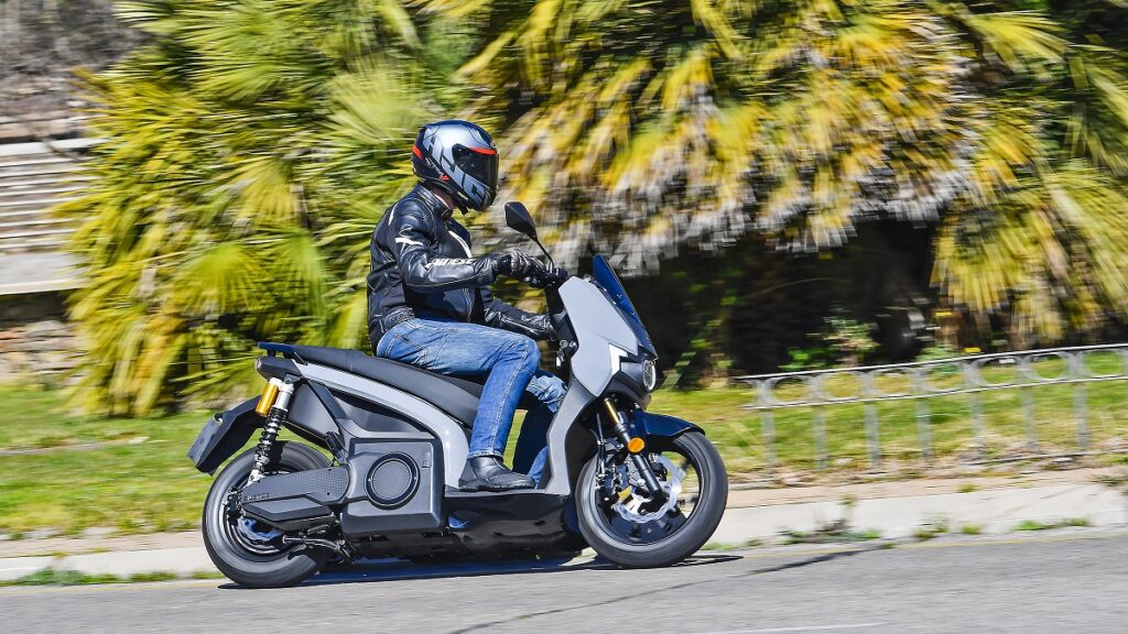 SEAT_Mo_125_Performance_accion-3