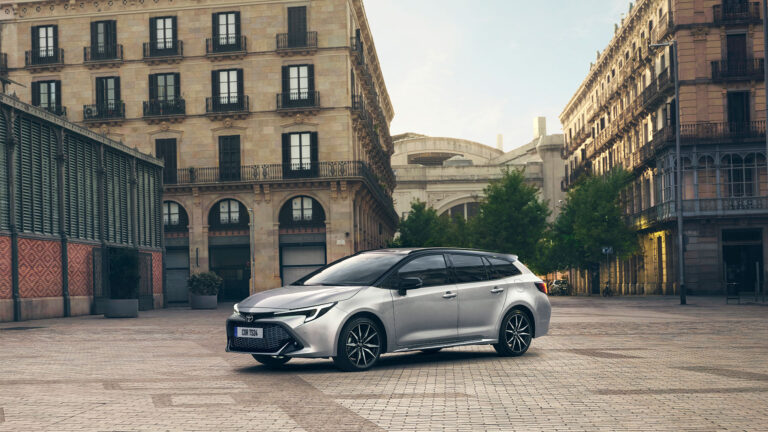 corolla touring sports electric hybrid 2024