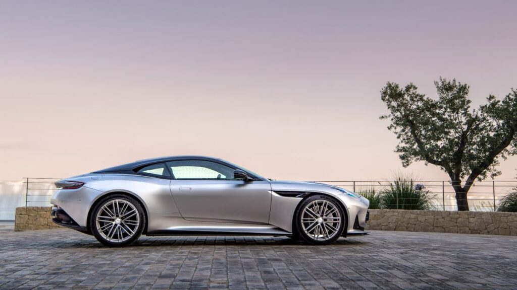 exterior-DB12