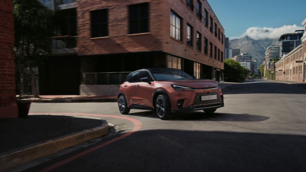lexus-lbx-exterior-frontal