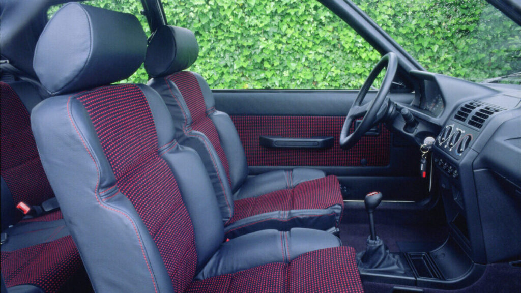 peugeot_205_1.9_gti_45-e1689257867895
