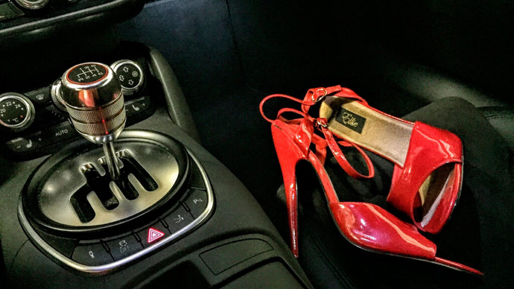 conducir con tacones