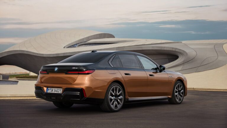 BMW i7 M70 P90500613 highRes the bmw i7 m70 xdriv e1693257899596