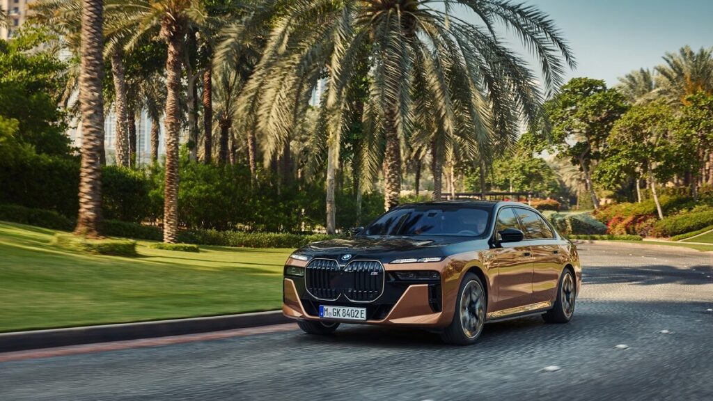 BMW i7 M70
