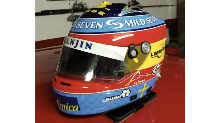 CASCO ORIGINAL FIRMADO FERNANDO ALONSO CERTIFICADO1