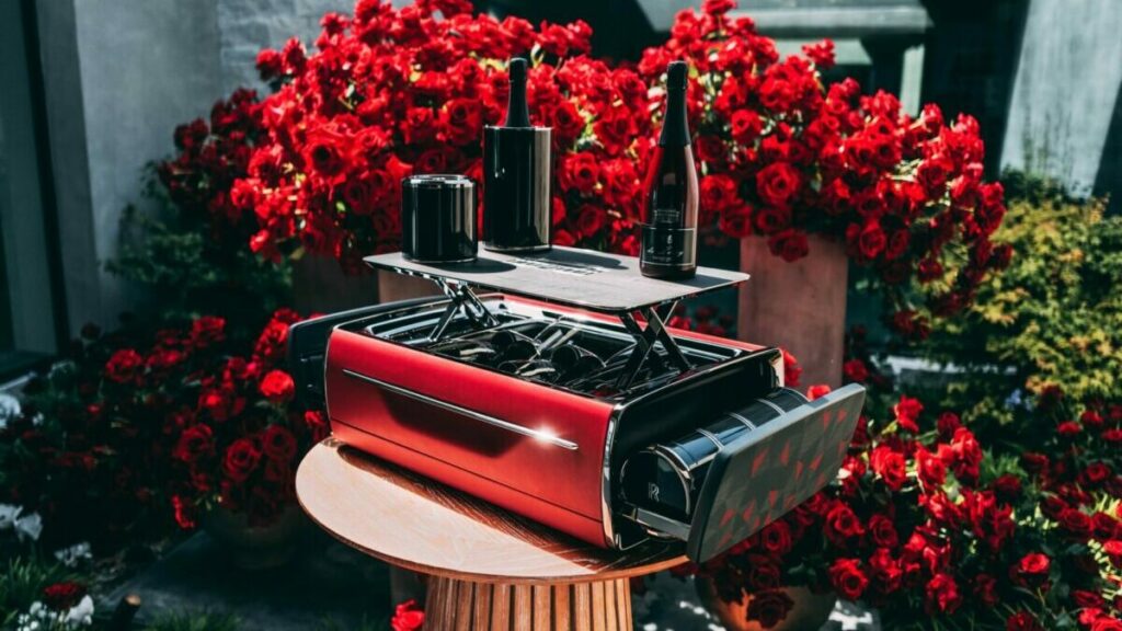Rolls Royce La Rose Noire Droptail champagne