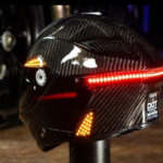 VATA7-X1: así es el casco que replica y amplifica las señales lumínicas de tu moto