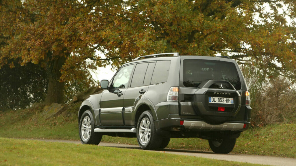 mitsubishi montero 2015 34 trasera